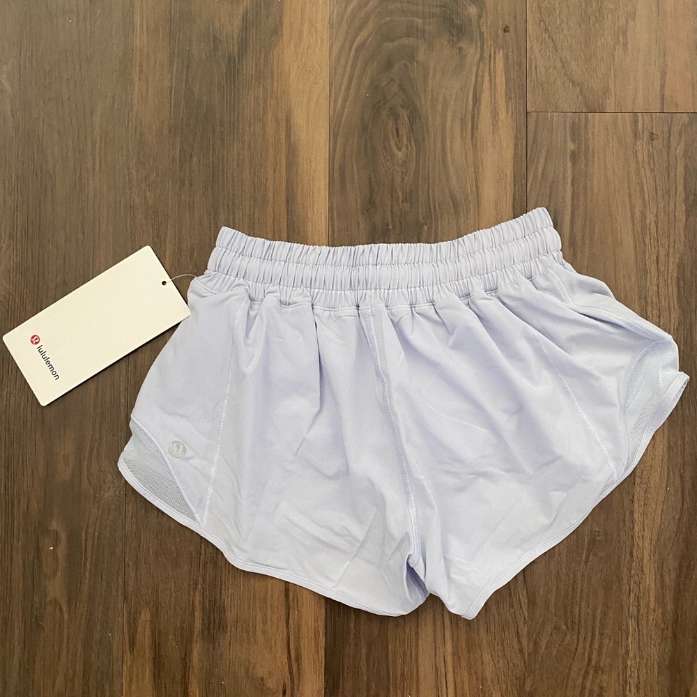 NWT Lululemon Hotty Hot Shorts 2.5” - Picture 2 of 5